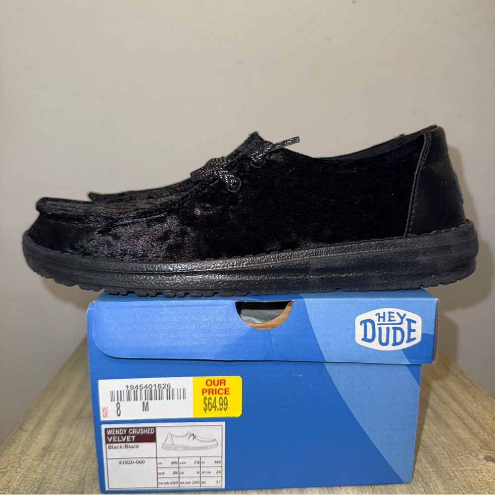 Hey Dude Black Wendy Crushed Velvet Loafers Women’s Size 8